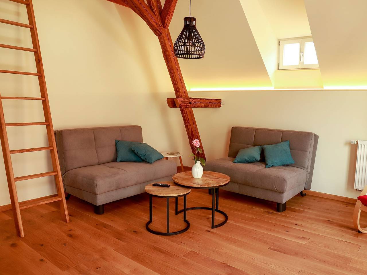 Entire apartment, Apartment 'Maisonette Ferienwohnung Tenne' with Shared Garden, Balcony and Wi-Fi in Iphofen, Franconian Wine Country