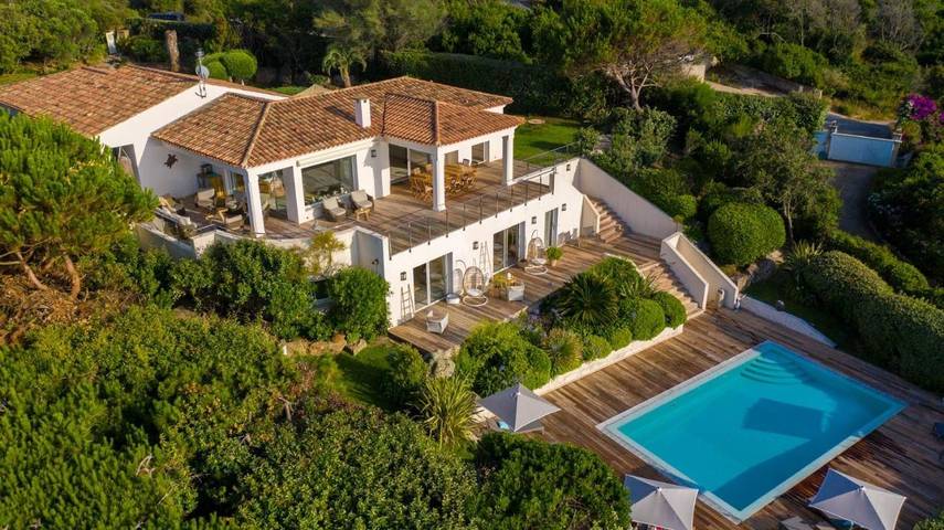 Chambre d’hôte pour 4 personnes, avec piscine ainsi que vue et jardin