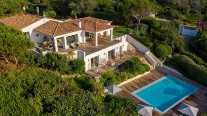 Chambre d’hôte pour 4 personnes, avec jardin ainsi que piscine et vue à Coti-Chiavari