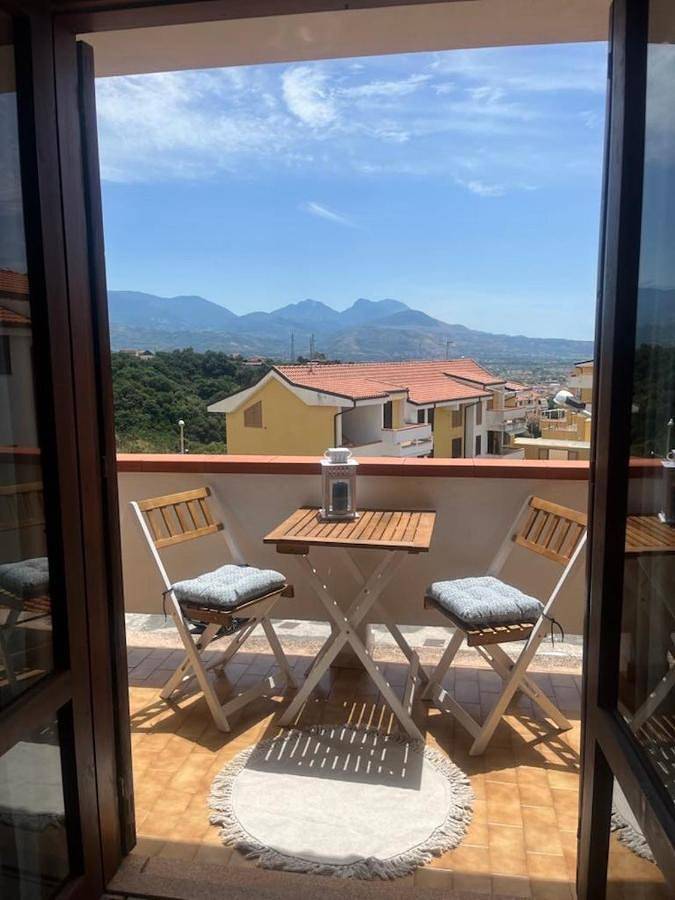 Gîte pour 4 personnes, avec Balcon ainsi que Terrasse et Vue à Scalea - 2