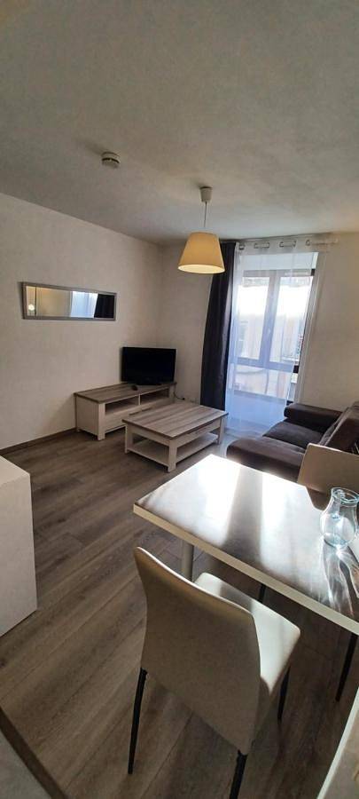 Appartement entier, One-Bedroom Apartment in Voiron, Isère