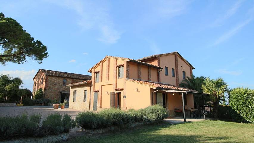 Agriturismo per 5 persone, con piscina e giardino in Lago Trasimeno