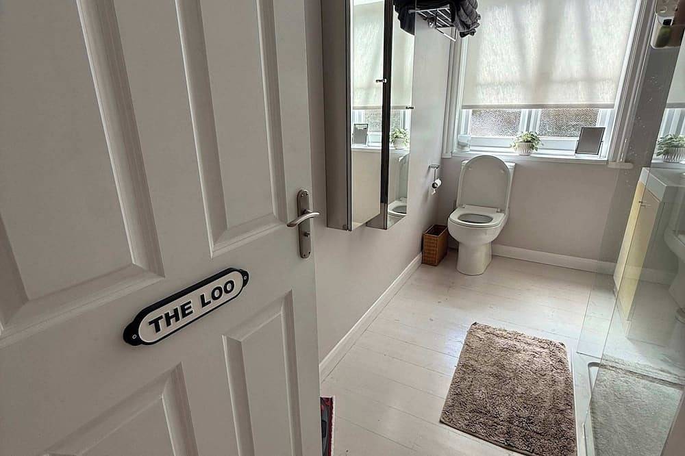 Entire apartment, Guildford Apartment with Free Parking & Garden in Guildford, Surrey
