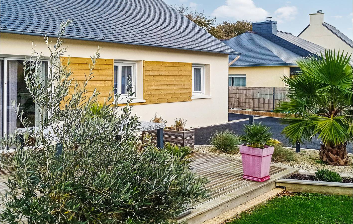 Appartement spacieux avec parking, TV, jardin et Internet in Milizac-Guipronvel, Région de Brest