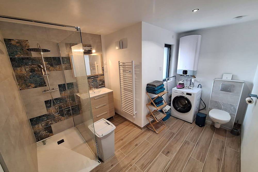 Appartement entier, Studio neuf à 2 pas du lac de aiguebelette in La Bridoire, Région de Chambéry