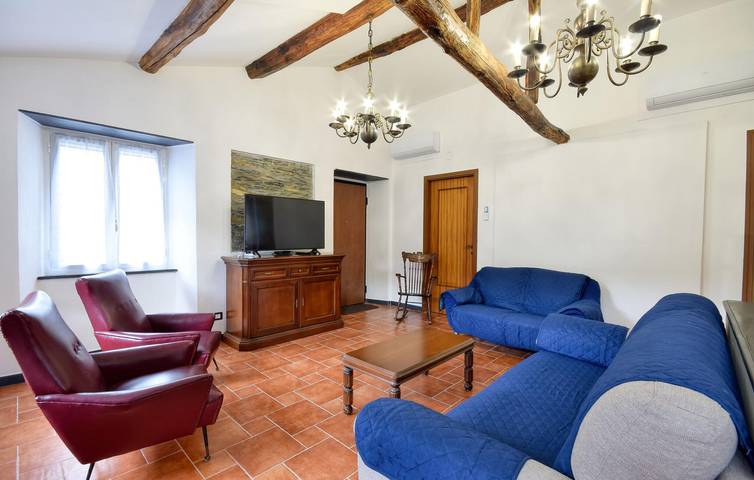 Accogliente appartamento sul mare con piscina e terrazza, a 1.5 km da Tribogna in Aveno (Tribogna), Tribogna