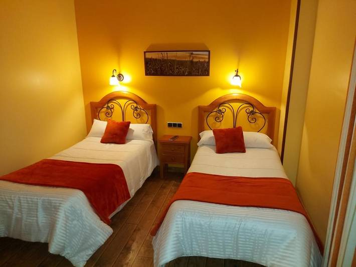 Hotel para 17 personas, con jardín y vistas, Se admiten mascotas en Provincia de Valladolid - 3