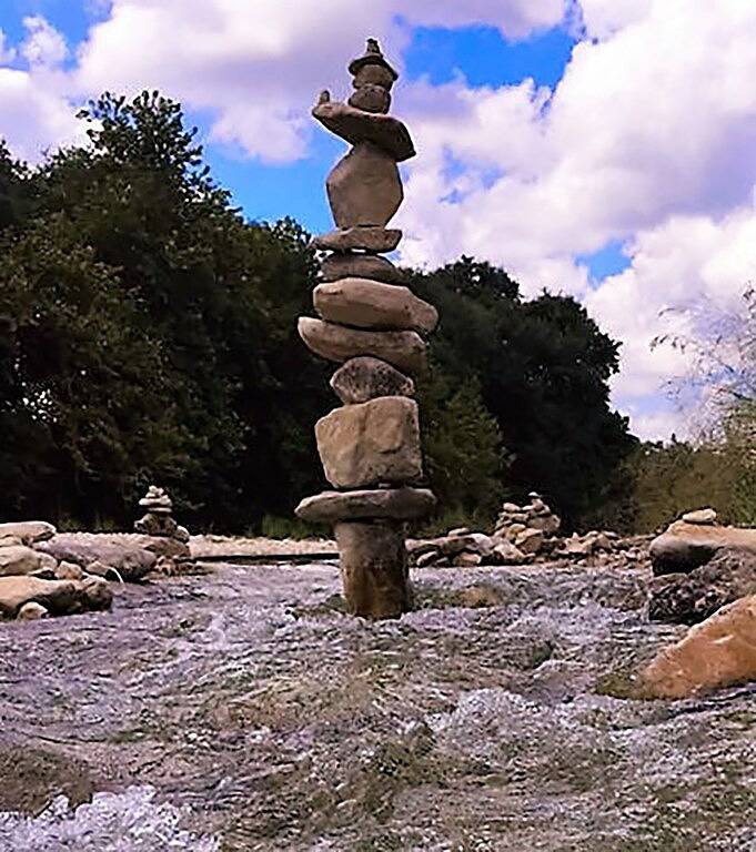 Frieden und Ruhe unter den Eichen am Fluss in Uvalde County