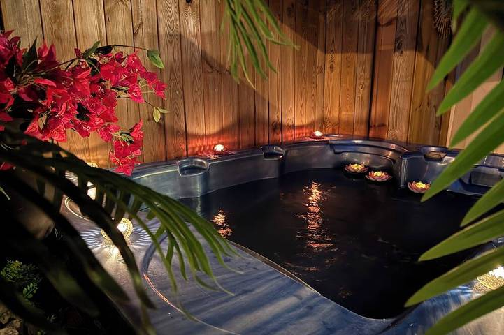 Appartement de vacances pour 4 personnes, avec sauna ainsi que terrasse et jacuzzi à Sausset-les-Pins