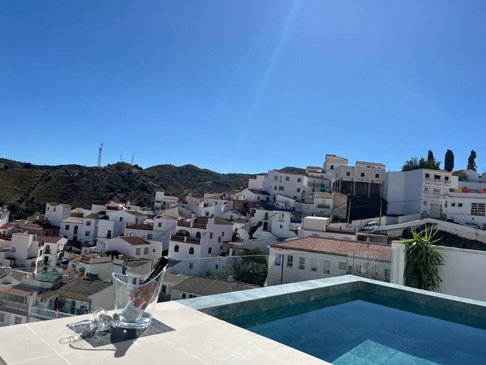Aparthotel para 4 personas, con vistas además de terraza y piscina - 1