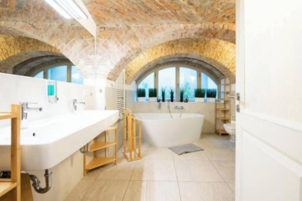 Entire apartment, Stylish Two-Storey Apartment with Terrace in the Heart of Berlin-Mitte in Mitte Berlin, Berlin