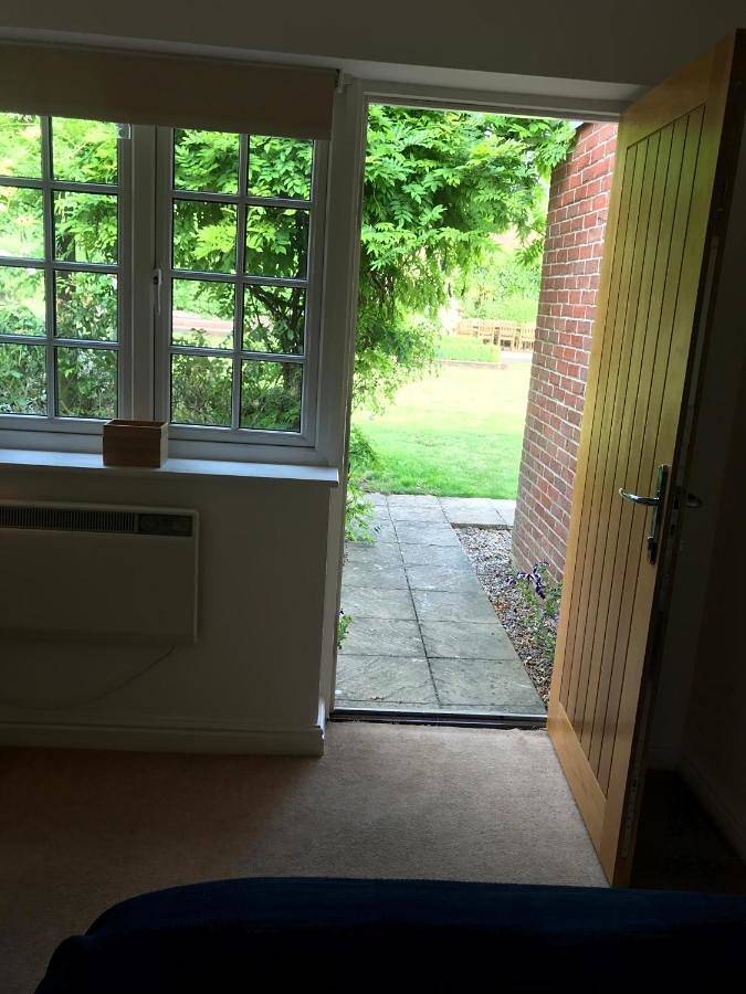 Guesthouse for 2 people with garden in North Wessex Downs