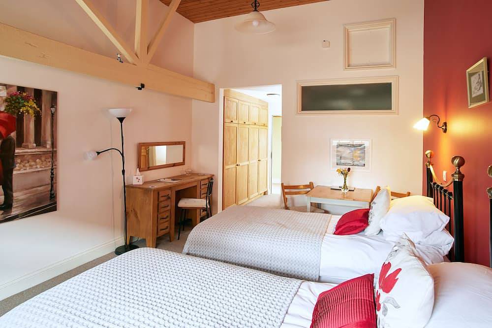 Twin En-Suite Room @ The Dairy Barns in Hickling, The Broads