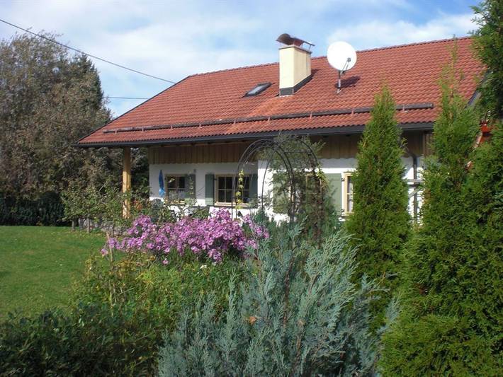 Ferienwohnung für 4 Personen, mit Terrasse und Garten sowie Sauna in Nesselwang