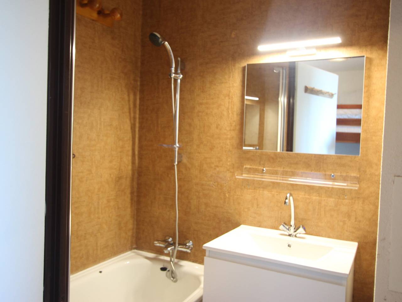 Studio entier, Studio avec balcon au 7ème étage, équipements pratiques in Chamrousse, Parc national des Écrins