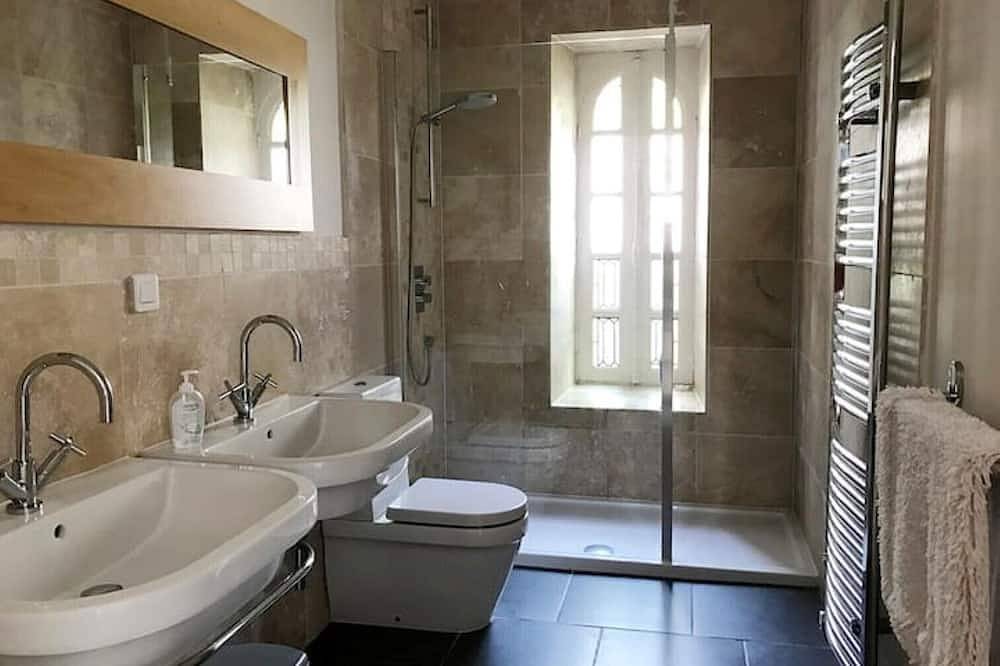 Entire apartment, Brandily - Dinan, Brittany,  Riverside Apartment for Two in Léhon, Dinan