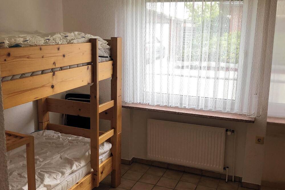 Strandnaher Bungalow in Schillig mit Garten, drei Schlafzimmern, zwei Bädern, bis zu drei Stellplätzen und hundefreundlicher Ausstattung – ideal für Familien und Freunde. in Schillig Strand, Wangerland
