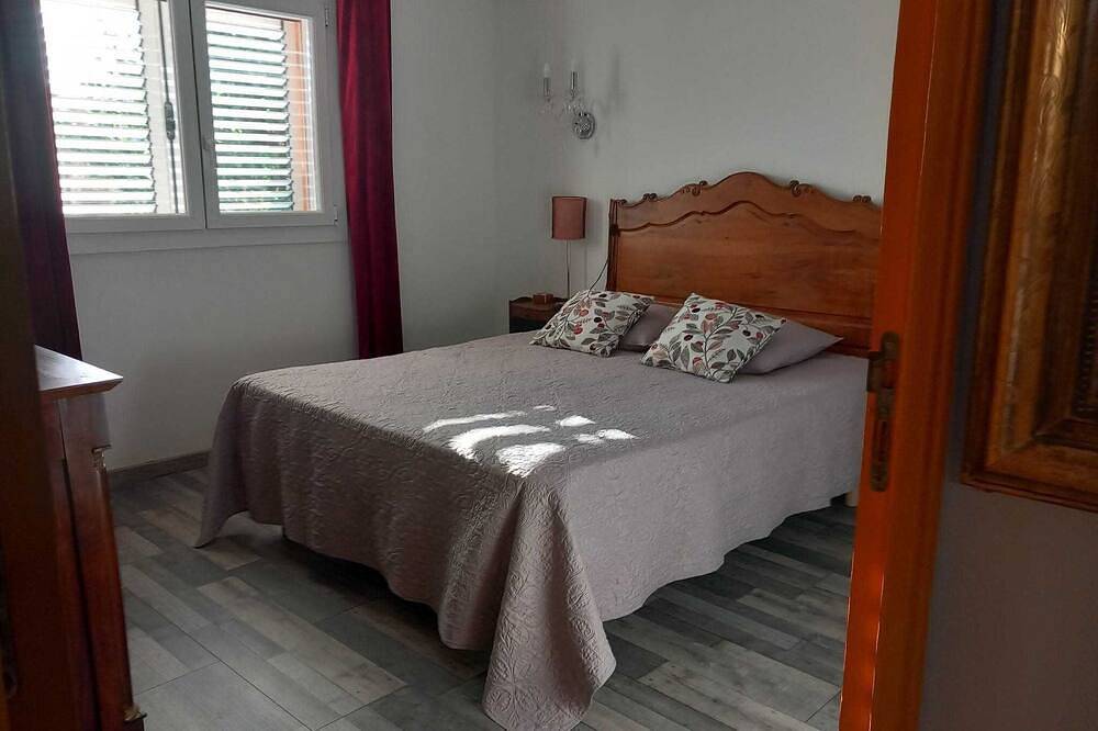 Ganze Wohnung, House with private pool in Entraigues in Entraigues-sur-la-Sorgue, Vaucluse