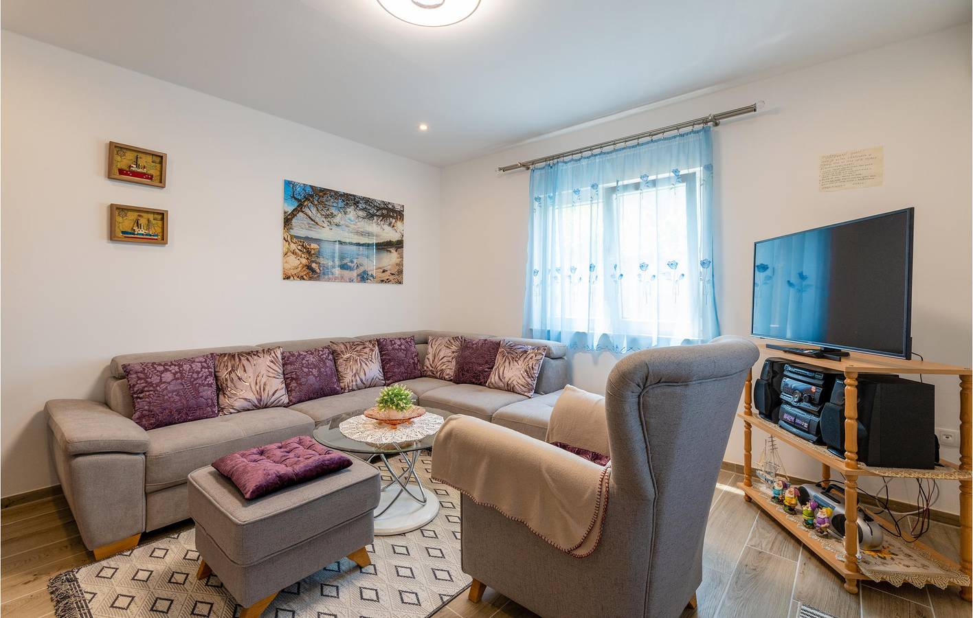 Ganze Ferienwohnung, Gemütliche Ferienwohnung mit Terrasse, Klimaanlage und Parkplatz in der Nähe der Küste von Donji Karin in Donji Karin, Zadar