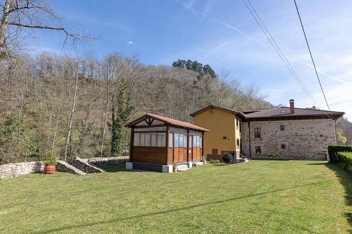 Gîte pour 12 personnes, avec terrasse et jardin - 1