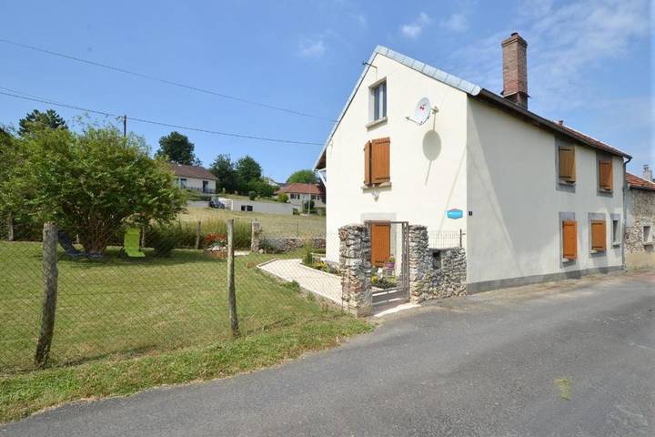 Location de vacances pour 5 personnes, avec jardin et terrasse dans Courthiézy - 2