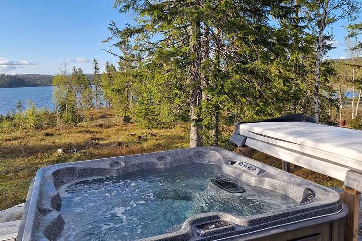 Ferienhaus für 8 Personen, mit Terrasse und Whirlpool, mit Haustier