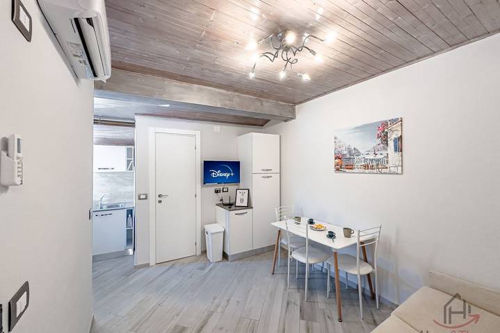 Appartamento intero, [Caruggi Lifestyle] mare 200m • A/C • Wifi in Bau Bau village, Albissola Marina