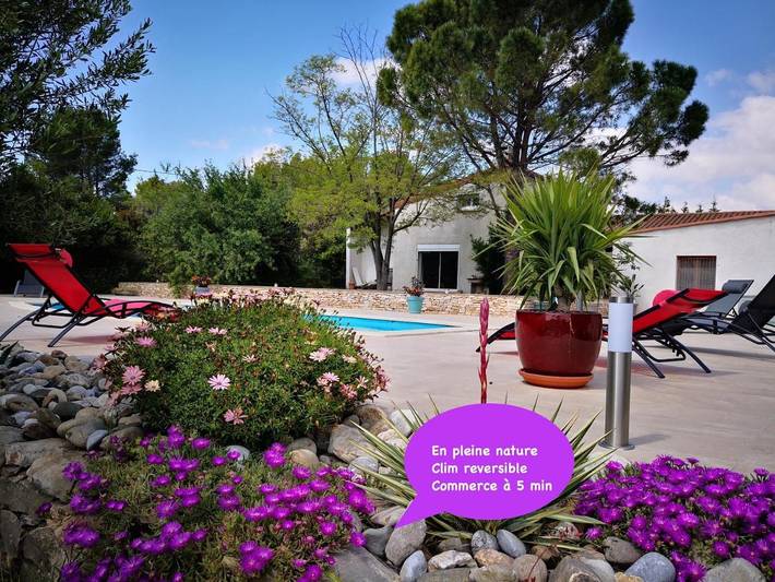 Chambre d’hôte pour 3 personnes, avec Terrasse et Jardin ainsi que Piscine et Vue