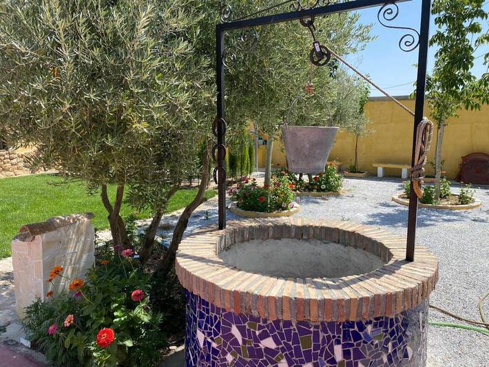 Casa rural con piscina para 14 personas, con vistas además de piscina y jardín, Familias con niños en Comarca de Baza - 4