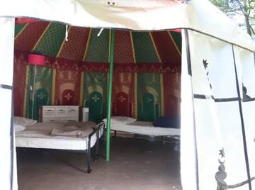 Tente pour 4 Personnes dans Sauxillanges, Région de Besse-et-Saint-Anastaise, Photo 2