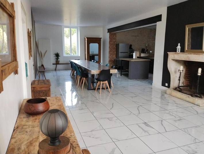 Location de vacances pour 15 personnes, avec jardin à Lhommaizé - 4