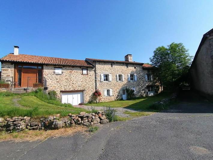 Gîte pour 6 personnes, avec jardin et vue à Anglards-de-Saint-Flour