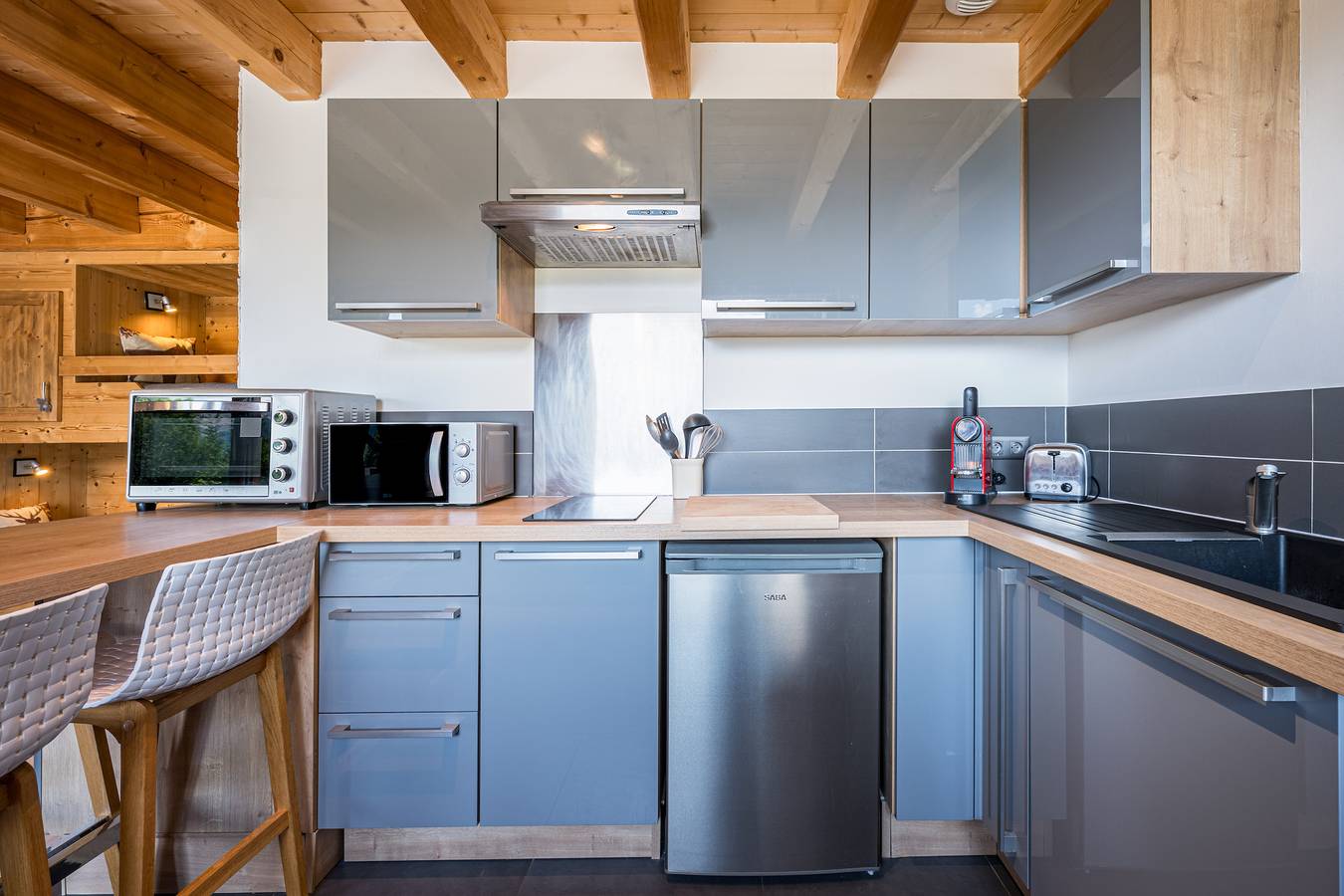 Gehele studio, Studio Appartement 'De Charme Montagne' met Uitzicht op de Bergen, Privé Terras en Wifi in Notre-Dame-du-Pré, Savoie