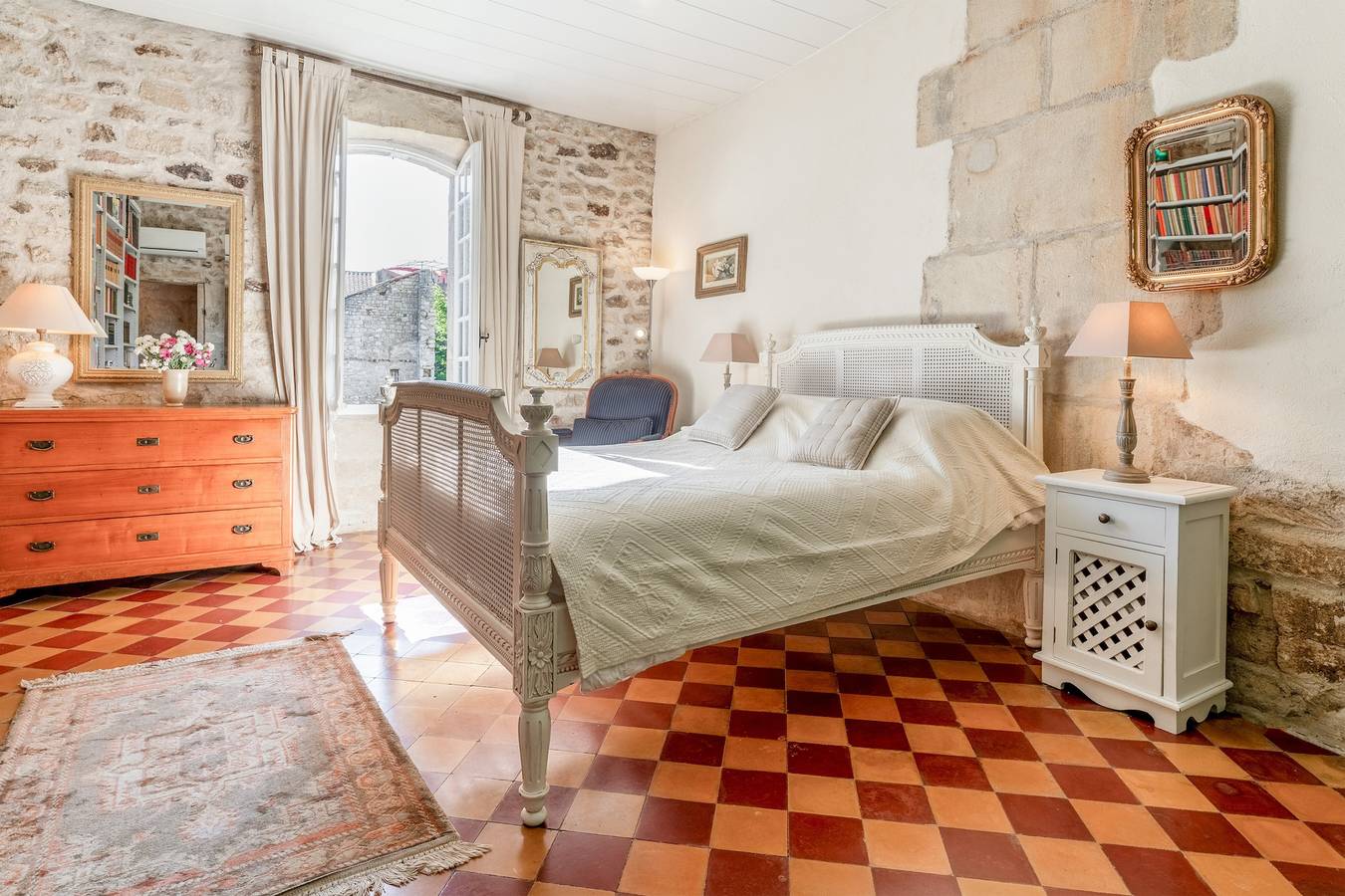 Charmante maison en pierre de 1750 au cœur de Saint-Rémy in Saint-Rémy-de-Provence, Région d'Arles