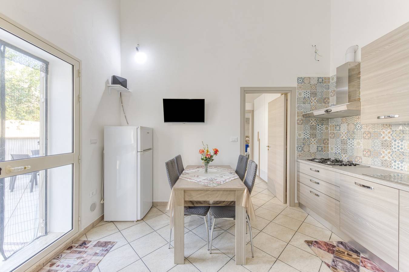 Mauricarol Residences - Carol Apartment with Private Terrace, Wi-Fi, and Air Conditioning in Presicce, Golfo di Taranto