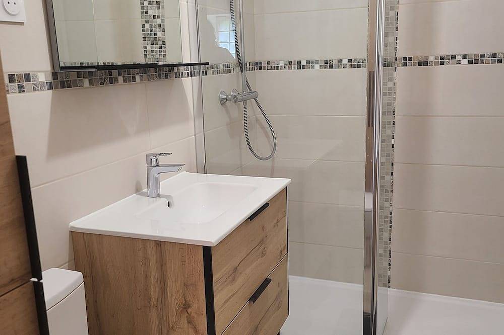 Apartamento entero, Gîte la Rivière, Aston valley, resort shuttle, close to shops in Château-Verdun, Pirineos franceses