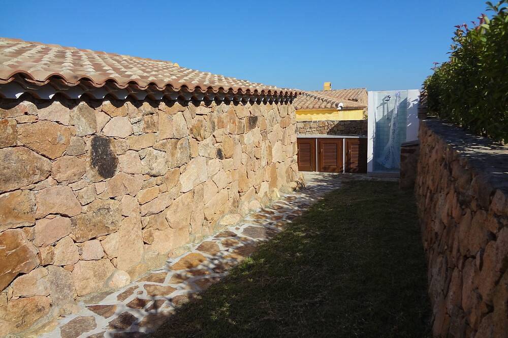 Haus mit Garten 100 m vom Meer in Baia Sant'Anna, Olbia-Tempio