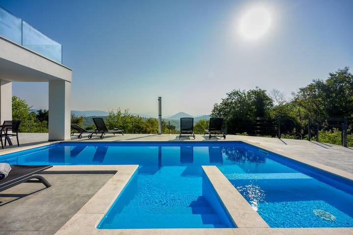 Villa für 6 Personen, mit Pool und Garten - 1