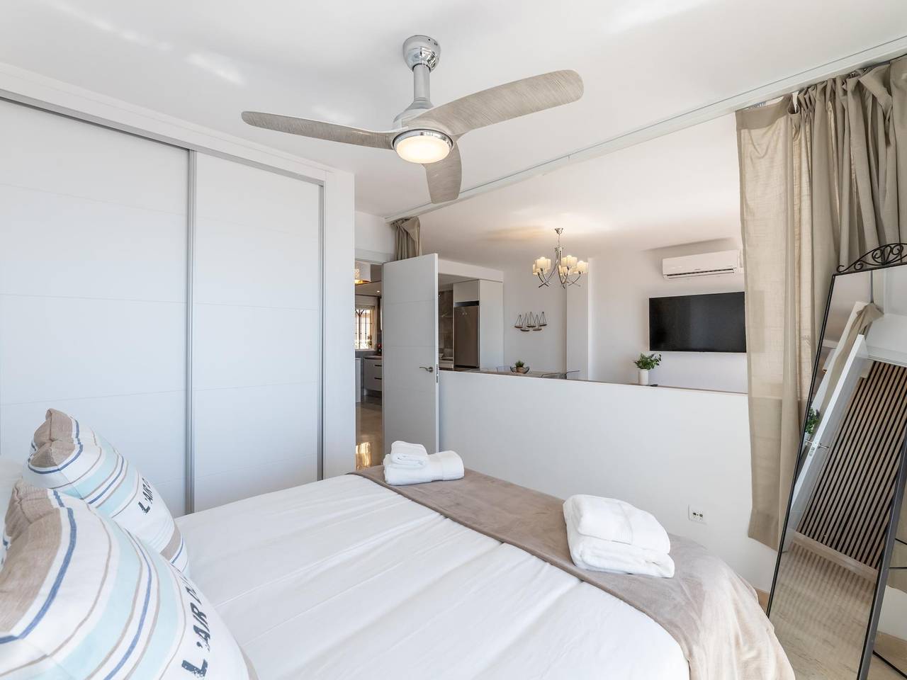 Apartamento vacacional entero, Vb Carvajal Frente al mar 2Hab Ático in La Capellania, Benalmádena