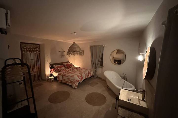 Location de vacances pour 18 personnes, avec jacuzzi et piscine ainsi que jardin et terrasse à Mons (Gard) - 3