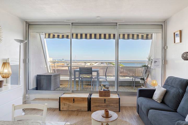 Entire studio, Apartment 'Carpe Diem' with Bassin View, Balcony and Wi-Fi in Arcachon, Arcachon region