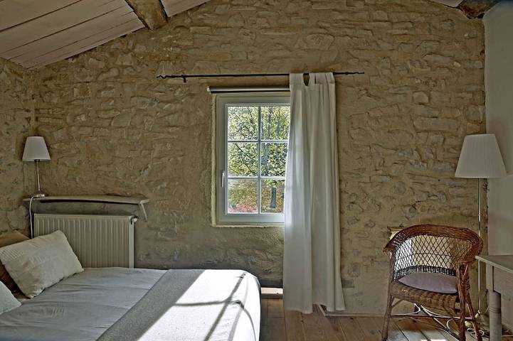 Gîte pour 4 personnes, avec jardin et terrasse à Barret-de-Lioure