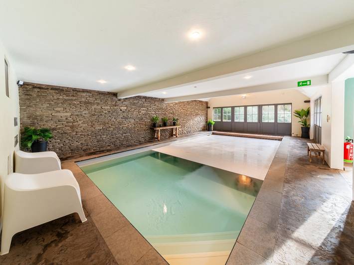 Gîte pour 30 personnes, avec piscine et jardin ainsi que sauna et terrasse, adapté aux familles à Vresse-sur-Semois - 4