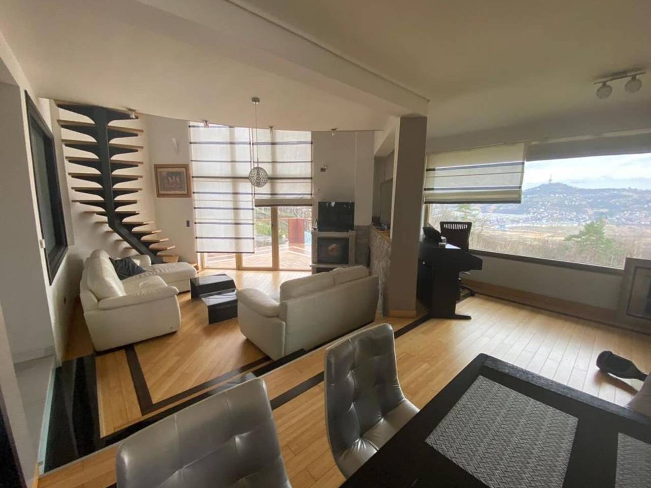 Five Bedroom Villa with Terrace and Garden in Sarajevo, Bosnien und Herzegowina