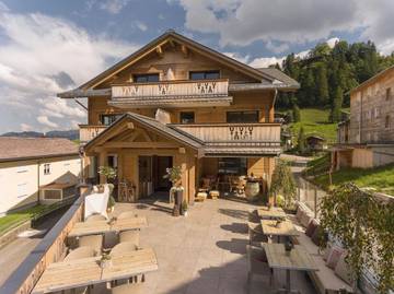 Hôtel pour 4 personnes, avec vue ainsi que terrasse et sauna dans Stoos