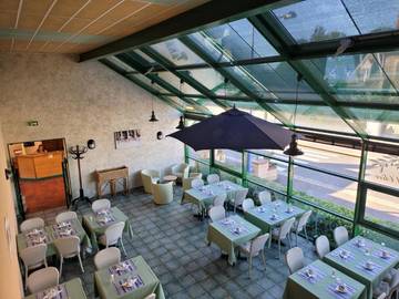 Hôtel pour 4 personnes, avec vue et jardin à Dompierre-sur-Besbre