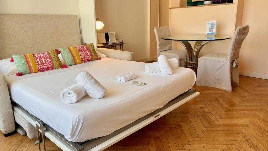 Gîte pour 2 personnes, avec balcon, animaux acceptés dans Casino Du Palais De La Mediterranee - 3