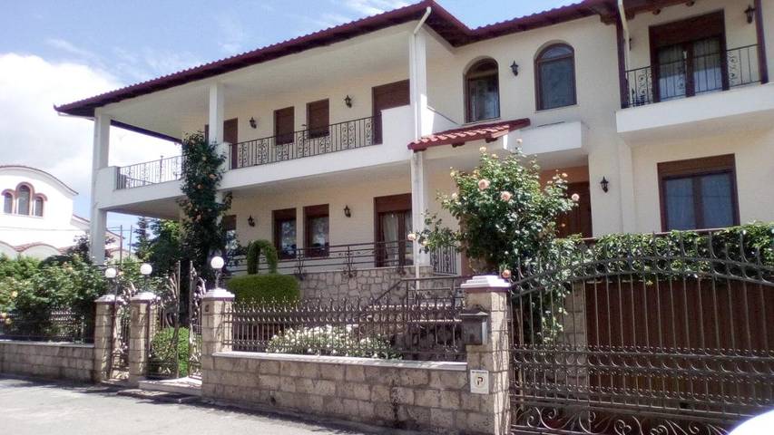 Hôtel pour 4 personnes, avec Balcon et Terrasse ainsi que Jardin et Vue dans Vergina
