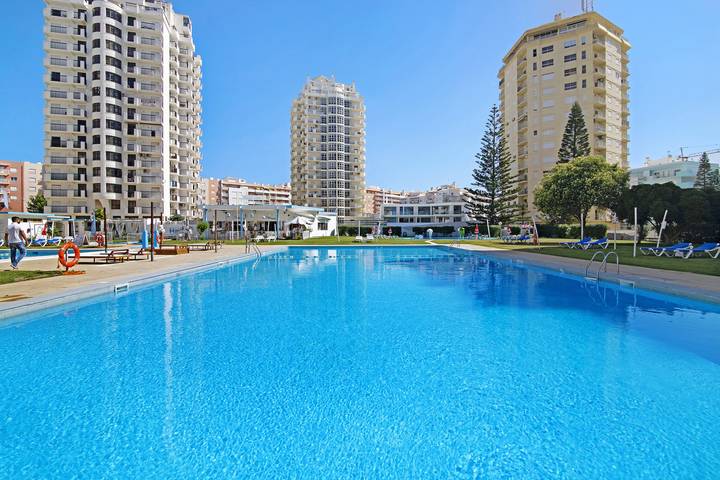 Apartamento inteiro, Apartamento São Rafael 9ºd - Vista Mar com Wi-Fi, Jardim & Varanda in Armação de Pêra (costa), Armação de Pêra