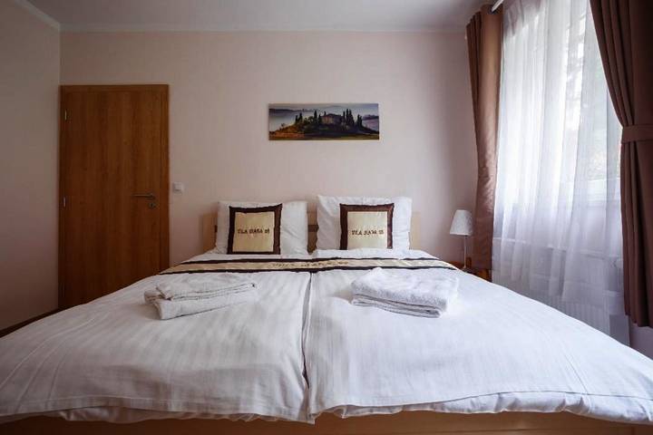 Ferienwohnung für 4 Personen, mit Garten und Ausblick in Karlsbad - 2